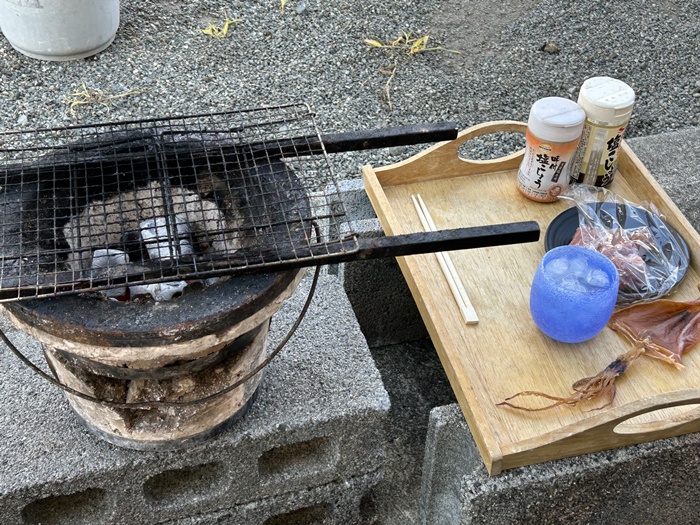 七輪でスルメを炙る前の後継